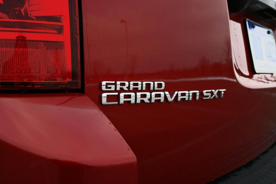  Dodge Grand Caravan SXT 2008 года  (фото 2 из 67)
